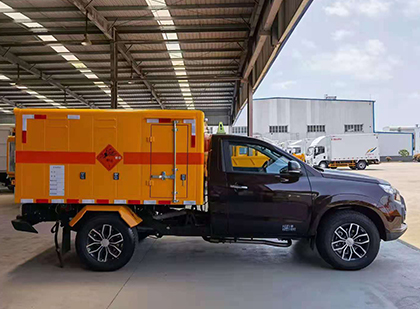 铁山爆破器材运输车